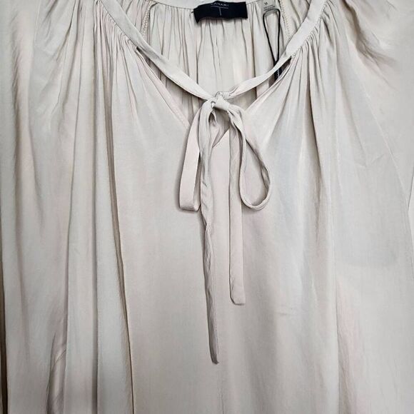 Tahari Balloon Sleeves Front Keyhole Pleated Back Blouse Size Medium - Picture 3 of 10